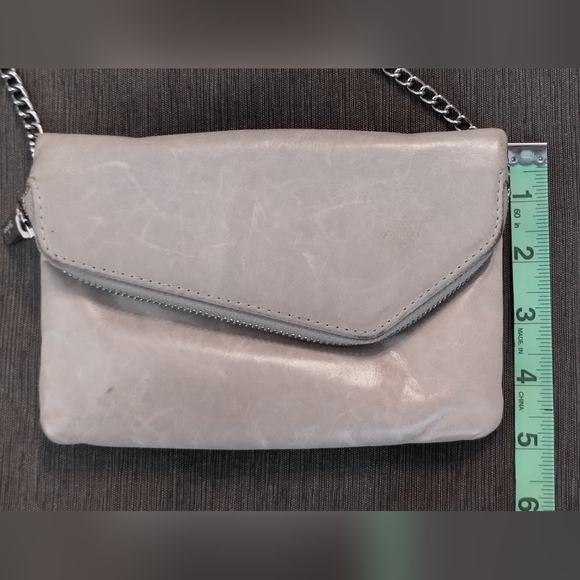HOBO GRAY LEATHER CROSSBODY BAG WITH CHAIN STRAP 7"x5" MAGNETIC CLOSURE - Picture 15 of 16